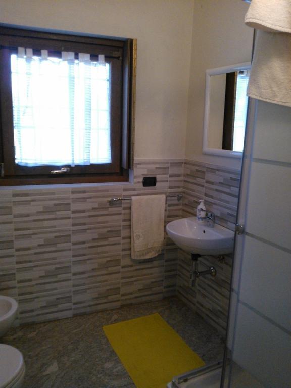 Agriturismo Helianthus Oleggio Phòng bức ảnh